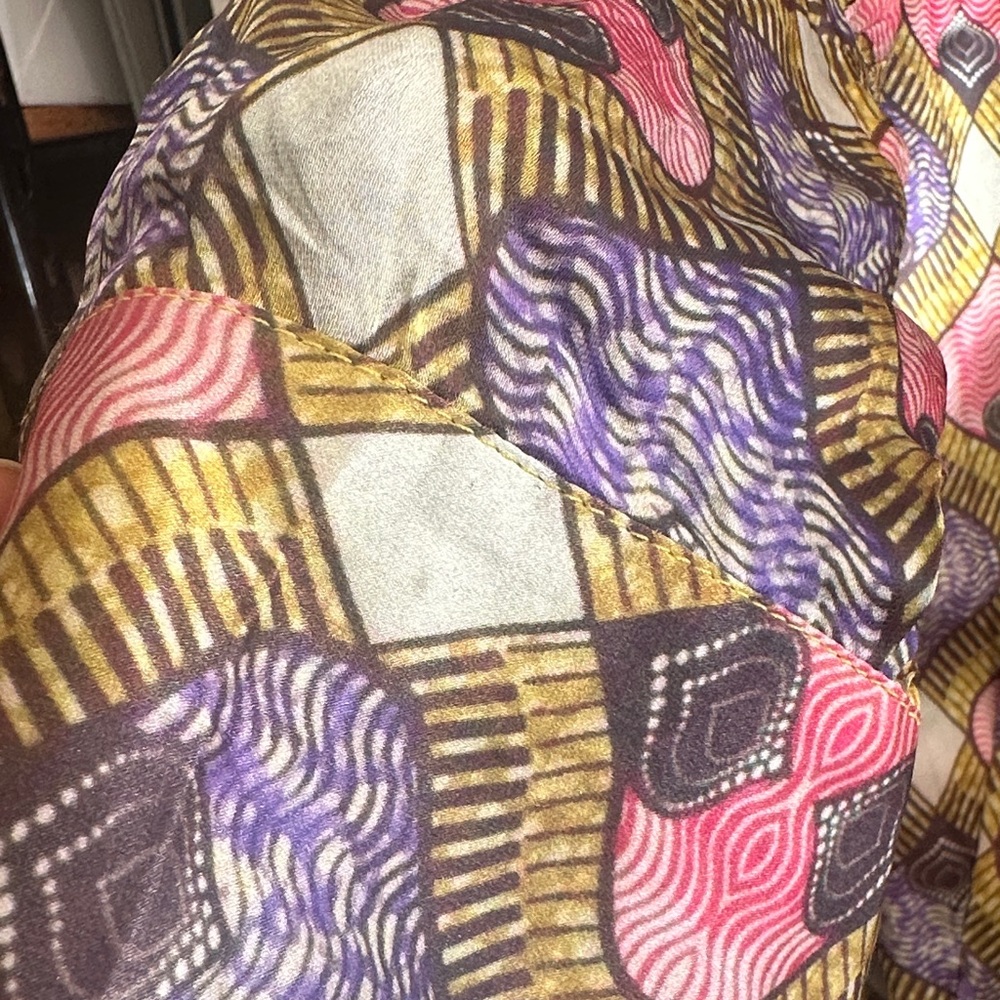 Colorful Geometric Patterned Blouse - Picture 5 of 7